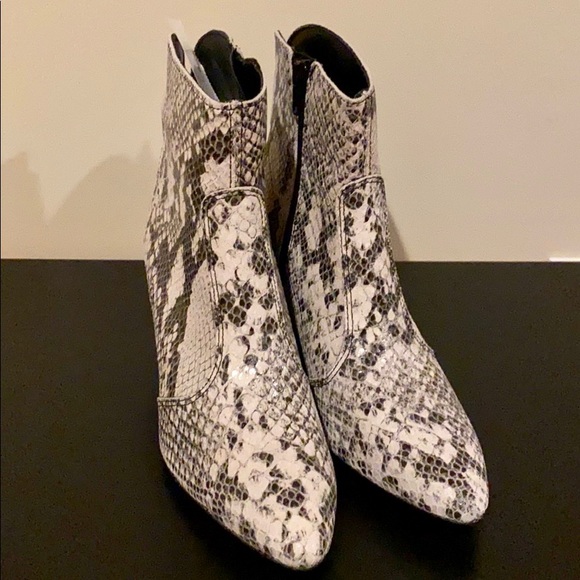 Gabriela SnakeSkin Effect Short Boots! - Picture 5 of 7